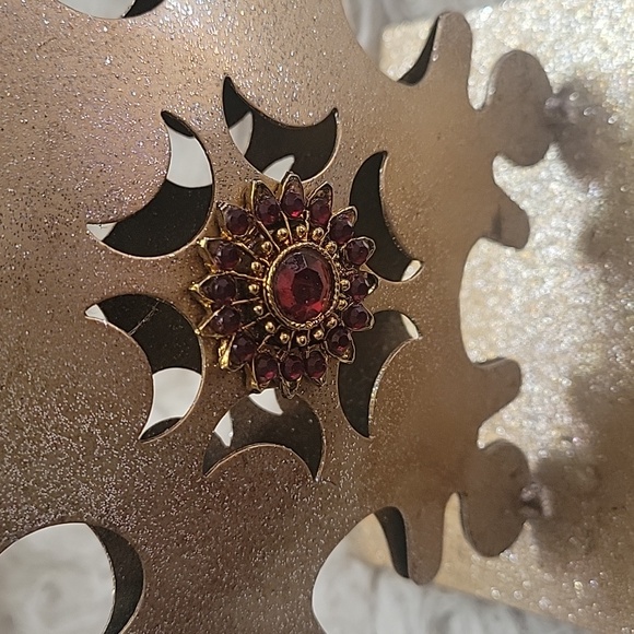 Stocking holder - Picture 2 of 3